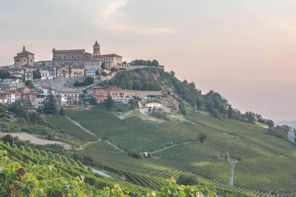 Ex Ostu Impero: Vino, Tartufo Ed Ospitalita Διαμέρισμα La Morra Εξωτερικό φωτογραφία